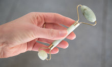 Load image into Gallery viewer, Jade Roller and Gua Sha Set